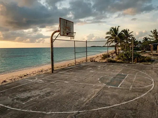 Bimini and Freeport Off-Day Guide: Beaches, Dining, Local Culture, and Fan-Friendly Activities